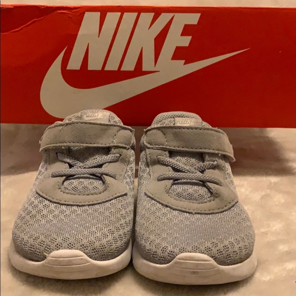 Nike Tanjun sneakers sz 8c